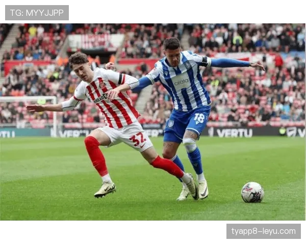 利兹联边路进攻火力全开，状态回升再创佳绩