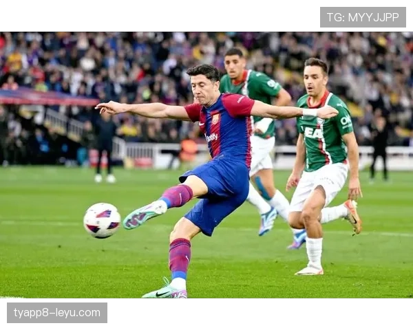 西甲赛季前半程回顾：多队表现稳健，进攻浪潮席卷联赛