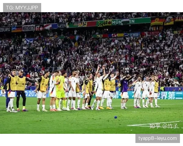 欧洲杯激战正酣 球迷歌声点燃赛场氛围