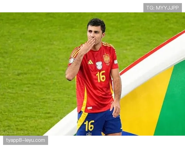 罗德里中场发挥出色，助球队稳健晋级欧洲杯淘汰赛