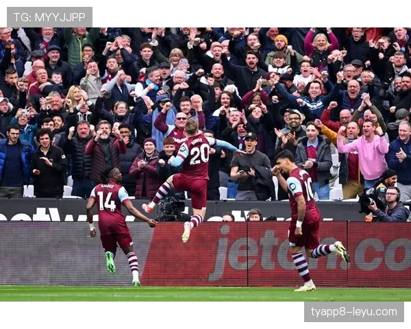 米基·范德芬状态回暖吸引关注，英超新星在赛季初期表现抢眼