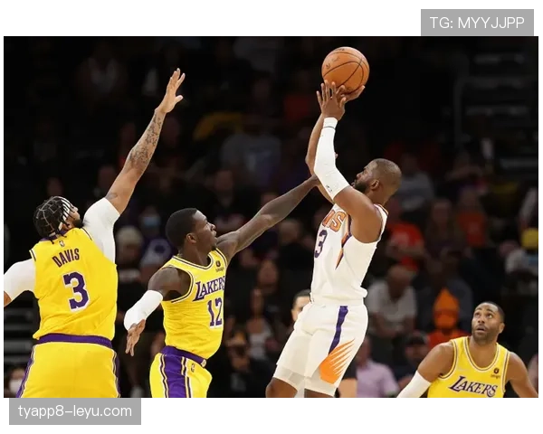 迪瓦茨高效传球主导内线挡拆 提升球队进攻节奏